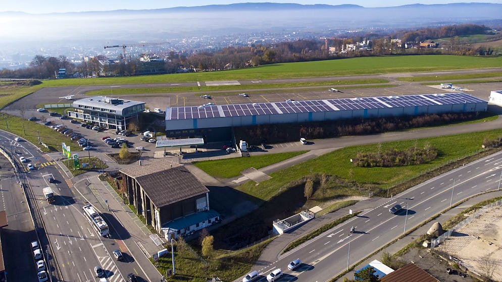 L'aéroport de la Blécherette, au nord de Lausanne, n'en fait pas assez pour réduire les nuisances qu'il génère, selon l'Association de défense des riverains de la Blécherette et l'ATE Vaud.