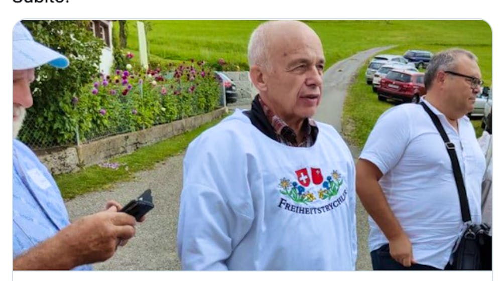 Imfpgegner*innen rennen der SVP die Türen ein. Dafür verlassen auch viele Mitglieder die Partei. Hat Bundesrat Ueli Maurers Auftritt im Freiheitstrychler-Shirt etwas damit zu tun?