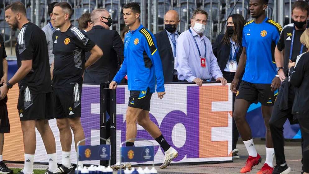 Manchester United's Cristiano Ronaldo, center, Paul Pogba arrive for a training session at the Wankdorf stadium in Bern, Switzerland, 13 September 2021. BSC Young Boys will face, on 14 September 2021, Manchester United in the group stage of the UEFA Champions League. (KEYSTONE/Peter Klaunzer)