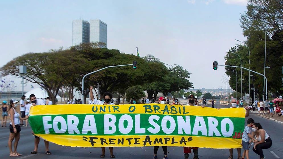 Bolsonaro è contestato anche a destra.