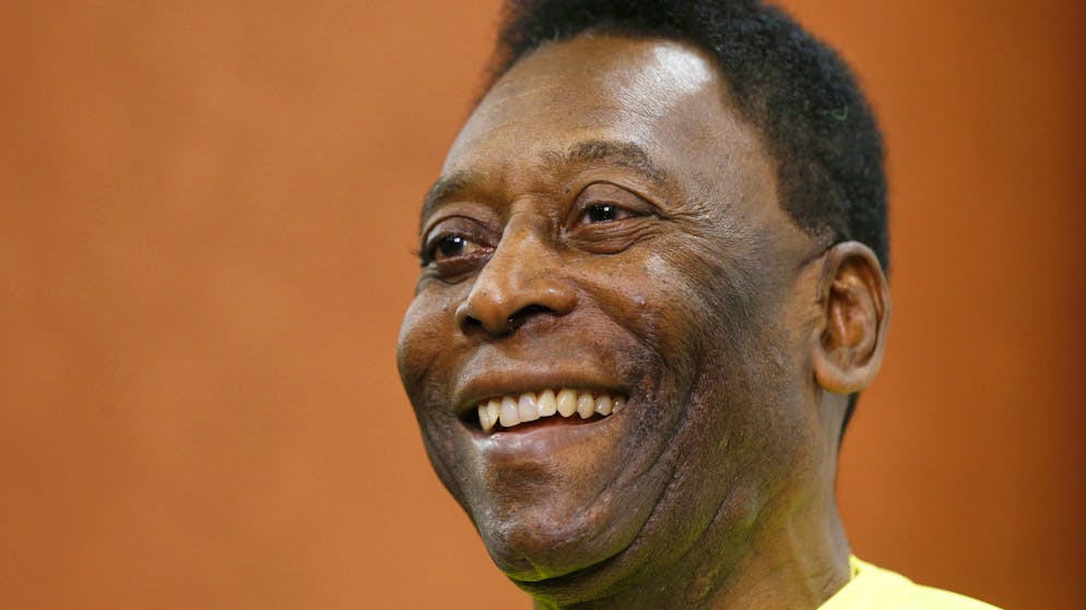 Pelé "se remet bien" de son opération.