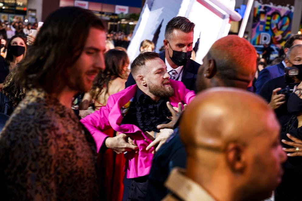 Conor McGregor était très remonté sur le tapis rouge des MTV VMAs.