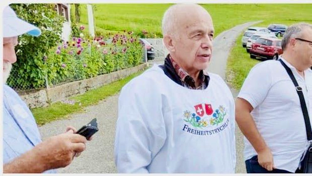 Il consigliere federale Ueli Maurer e la controversa T-Shirt.
