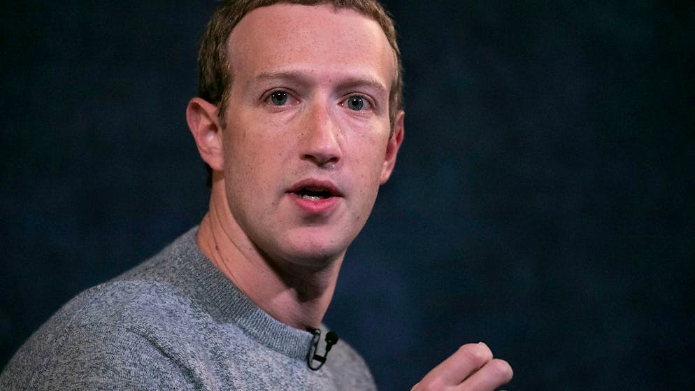 Il numero uno di Facebook, Mark Zuckerberg, difende il suo social media