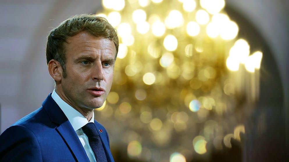 Il presidente francese Emmanuel Macron vorrebbe incrementare il numero di poliziotti nei prossimi anni
