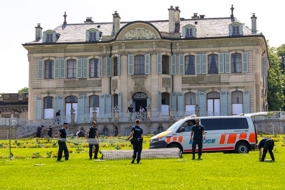 La presque totalité des effectifs de la police cantonale genevoise avait été mobilisée et 800 policiers étaient venus en renfort d'autres cantons.