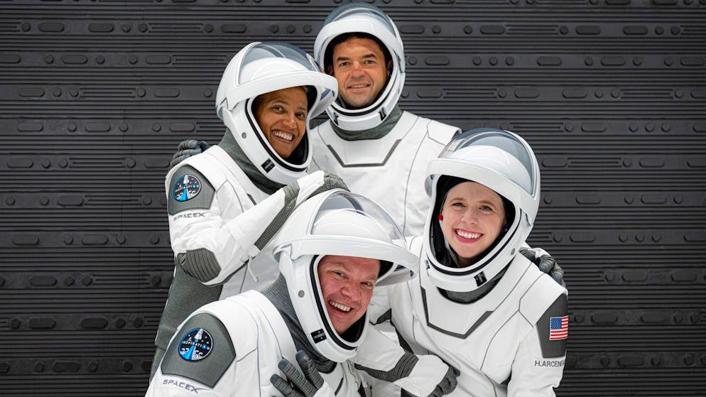 Die Crew der «Inspiration4»: Sian Proctor (l-r, oben), Jared Isaacman, Chris Sembroski (l-r, unten) und Hayley Arceneaux posieren für ein Foto.