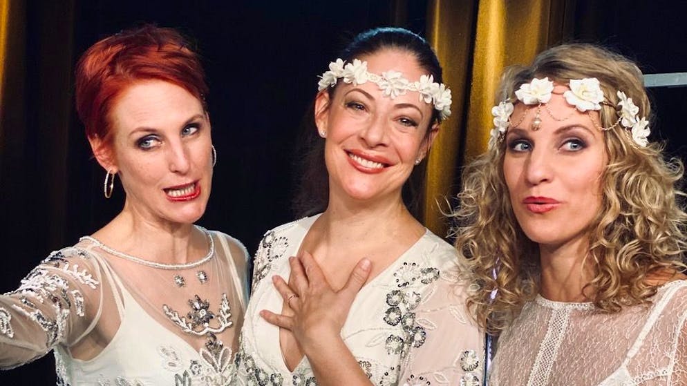 Jetzt allwissend und erleuchtet: die Exfreundinnen in ihrem neuen Stück «SEKTe». Von links: Anikó Donáth, Isabelle Flachsmann und Martina Lory.