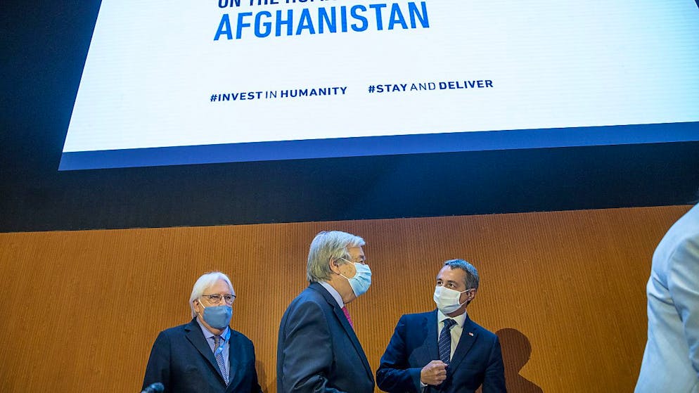 La Suisse (représentée ici par le conseiller fédéral Ignazio Cassis, à droite) souhaite qu'un mécanisme d'investigation internationale sur les exactions en Afghanistan porte sur tous les acteurs et pas seulement les entités afghanes (archives).
