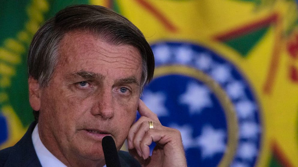 Le président brésilien Jair Bolsonaro, qui s'est déjà fait retirer des contenus pour diffusion de fausses informations sur le Covid-19, qualifie de "censure" la suspension de comptes ou la suppression de contenus que les plateformes ont appliquée à son encontre (archives).
