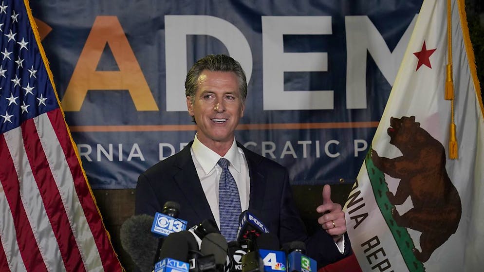 Selon les premières estimations, Gavin Newsom devrait rester gouverneur de la Californie.