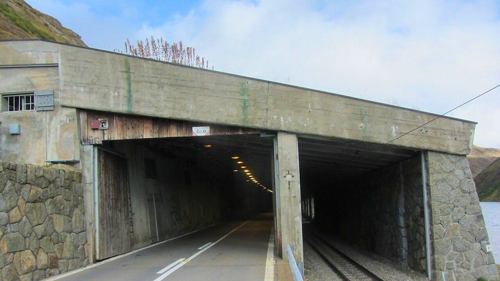 Die Galerie vor der Passhöhe auf dem Oberalp muss dringend geflickt werden.