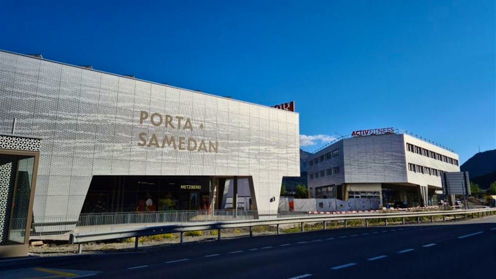 Dal 2022 al 2030 la sede della Polizia cantonale per l'Engadina Alta e la Bregaglia troverà spazio all'interno del centro commerciale "Porta Samedan".