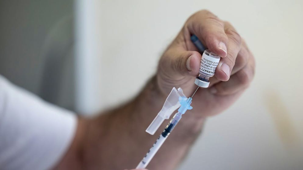 La Suisse compte jeudi 2262 cas supplémentaires de coronavirus en 24 heures, selon les chiffres de l'Office fédéral de la santé publique (OFSP).