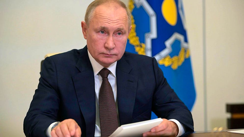 Der russische Präsident Wladimir Putin will mindestens eine Woche lang in Selbstisolation verbringen. Foto: Alexei Druzhinin/Pool Sputnik Kremlin/AP/dpa