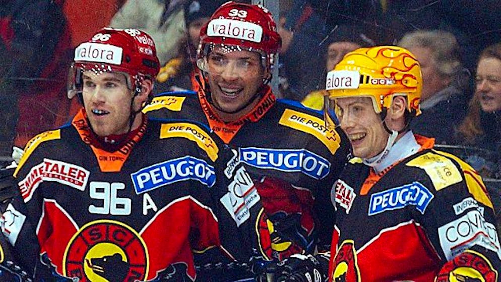 Sylvain Lefebvre, al centro, con la maglia del Berna nel 2004.