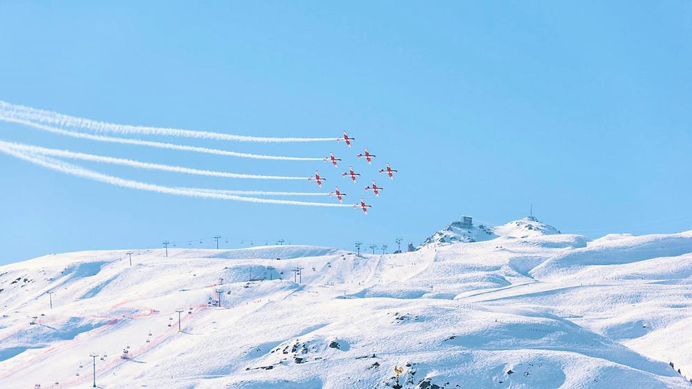 Lors du dernier entraînement en vue de la démonstration de la patrouille militaire de PC-7, un avion a rompu le câble porteur d'une caméra de télévision qui s'est écrasée au sol sans faire de blessé (photo symbolique).
