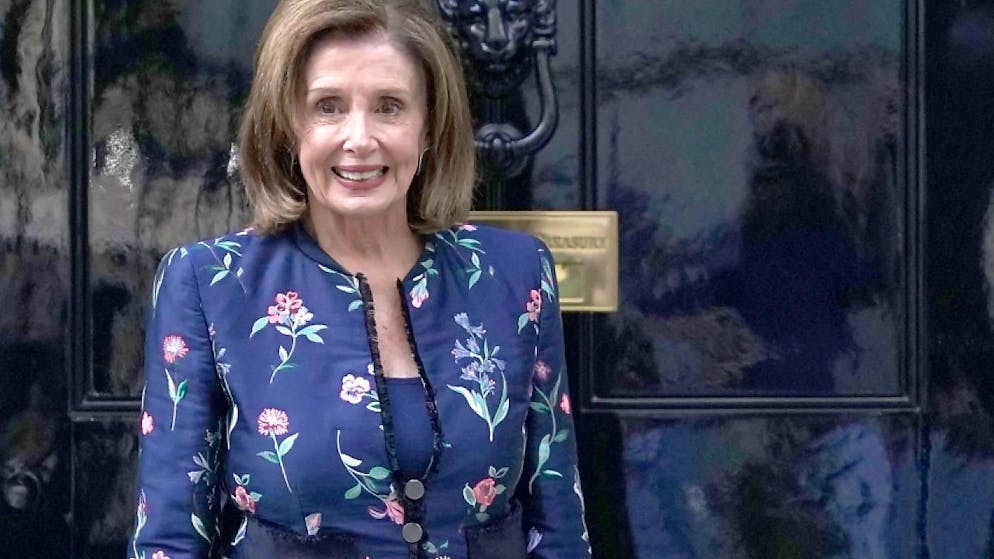 Nancy Pelosi, Sprecherin des Repräsentantenhauses der USA, steht vor der Downing Street 10, während sie zu Gesprächen mit dem britischen Premierminister Johnson eintrifft. Foto: Kirsty O'connor/PA Wire/dpa