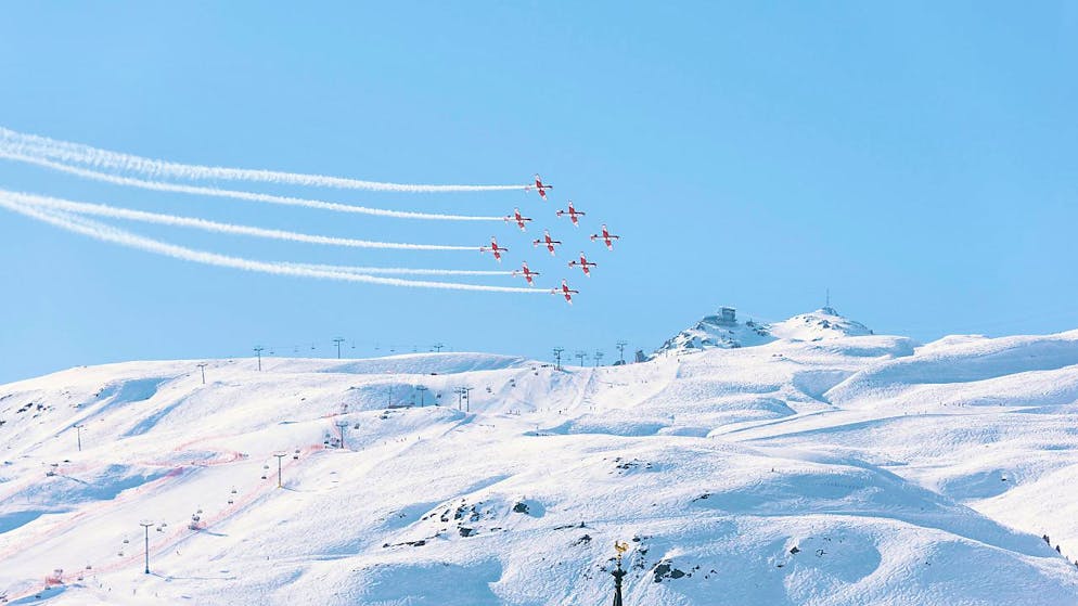 La giustizia militare ha assolto l'ex capo della squadriglia di volo acrobatico del PC-7 TEAM delle Forze aeree svizzere coinvolta nell'incidente avvenuto nel 2017 a St. Moritz (GR) nell'ambito dei Campionati del mondo di sci alpino (foto simbolica)