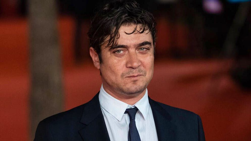Benedetta Porcaroli E Riccardo Scamarcio Il Flirt Prosegue