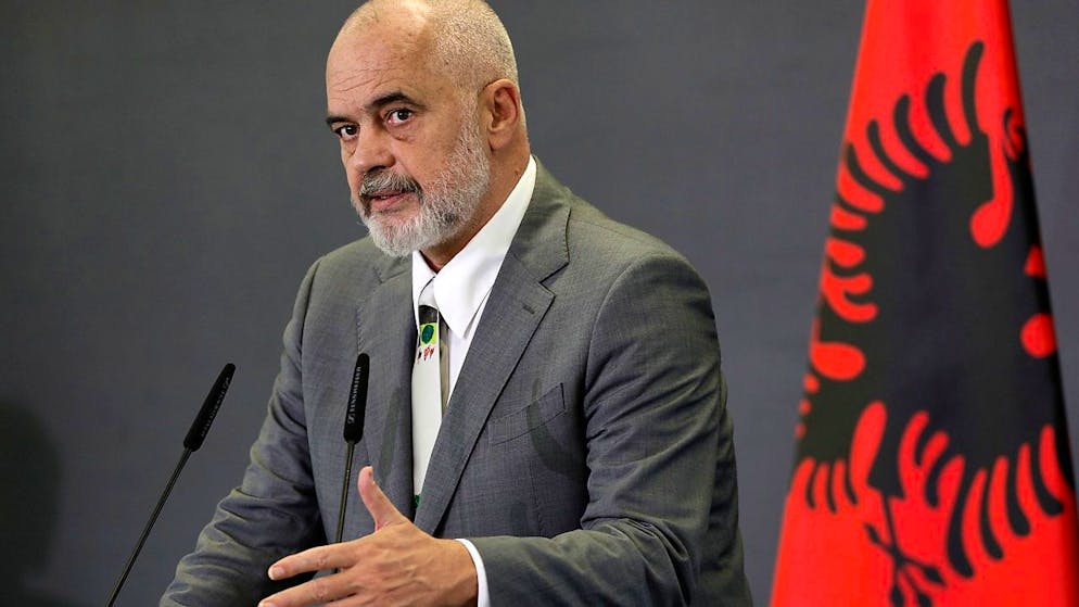 ARCHIV - Edi Rama, Premierminister von Albanien, nimmt an einer gemeinsamen Pressekonferenz teil. Rama ist zum dritten Mal in Folge vom Parlament in Tirana zum Ministerpräsidenten Albaniens gewählt worden. Foto: Franc Zhurda/AP/dpa