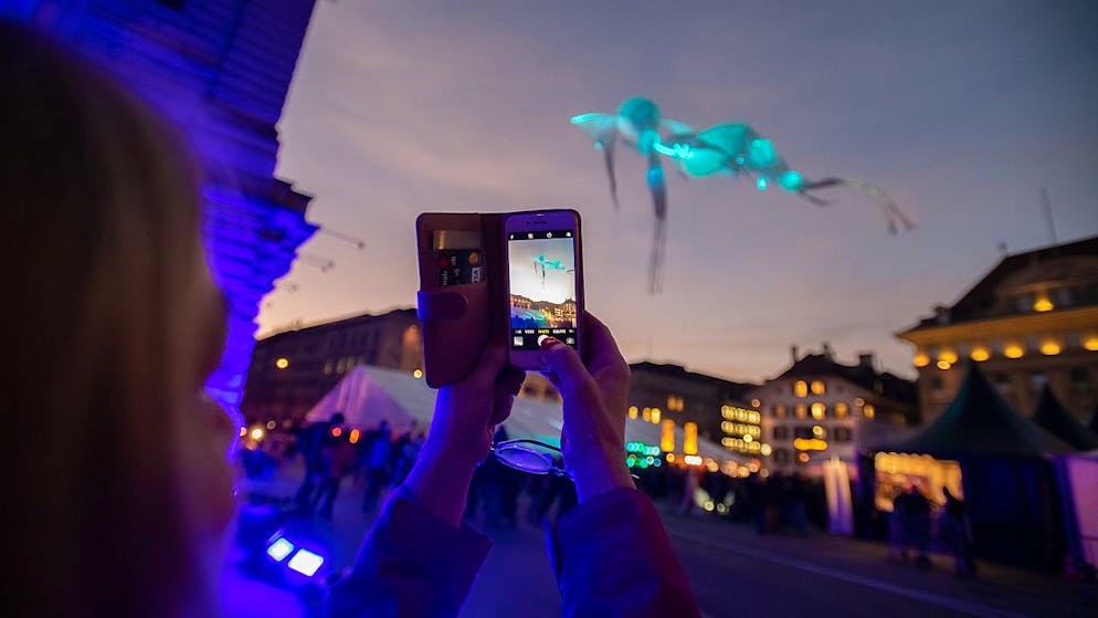 Die Fantasievögel Luminéoles stiegen wie schon 2019 auch in diesem Jahr an der Berner Museumsnacht in den Himmel auf. (Archivbild)