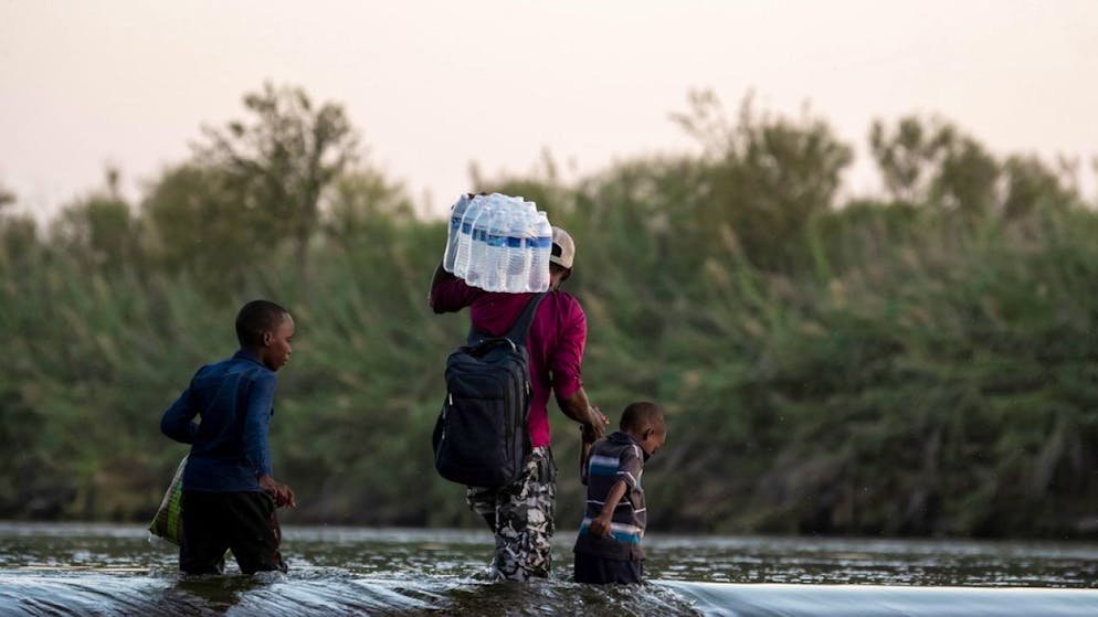 Le persone che hanno attraversato il Rio Grande sono passate da meno di 2'000 a inizio settimana ad oltre 10'000 ieri.