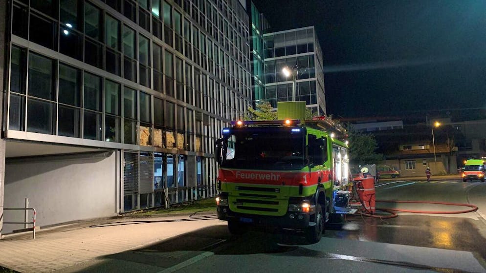 Der Feuerwehreinsatz in einem Gewerbegebäude in Glattbrugg. (Archivbild)