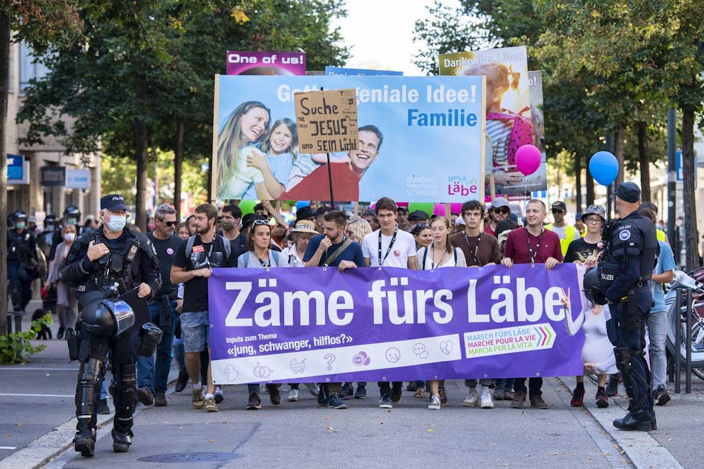 Le rassemblement s'est déroulé sous le slogan «Jeune, enceinte, démunie?». Les organisateurs souhaitent que deux tiers des grossesses chez les adolescentes ne se terminent plus par un avortement.