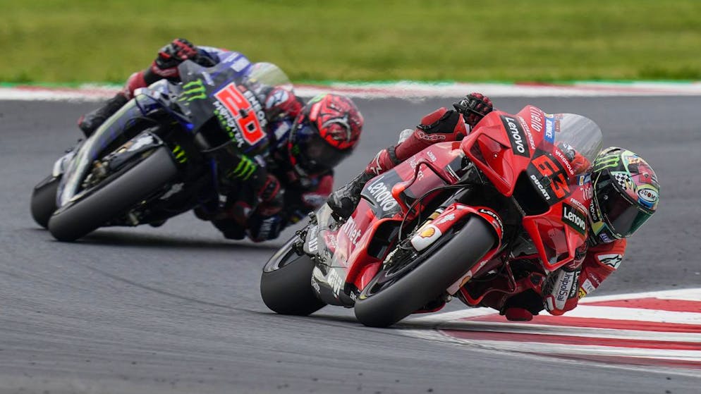 Duell gewonnen: Francesco Bagnaia setzt sich in Misano vor dem WM-Leader Fabio Quartararo durch