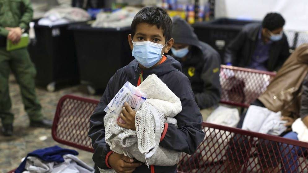 Alleine auf weiter Flur: Mehr als 9'000 unbegleitete Kinder zählten Grenzbehörden im Februar – wie dieser Junge in einer Flüchtlingsunterkunft in Dallas.