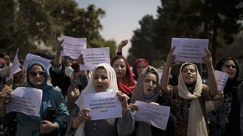 Le impiegate comunali di Kabul non potranno più andare al lavoro