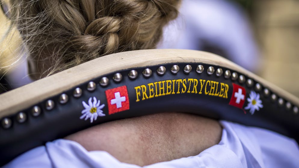 Freiheitstrychler bei einer Kundgebung gegen die Massnahmen zur Eindämmung des Coronavirus.
