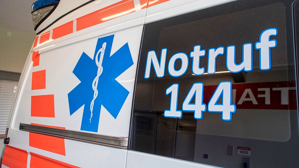Ein 18-jähriger Autofahrer wurde bei einem Selbstunfall in Ufhusen LU verletzt und musste ins Spital eingeliefert werden. (Archivbild)