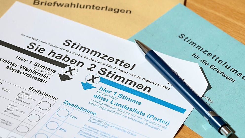 ARCHIV - Ein Stimmzettel für die Briefwahl zur Bundestagswahl in Deutschland. Foto: Bernd Weißbrod/dpa