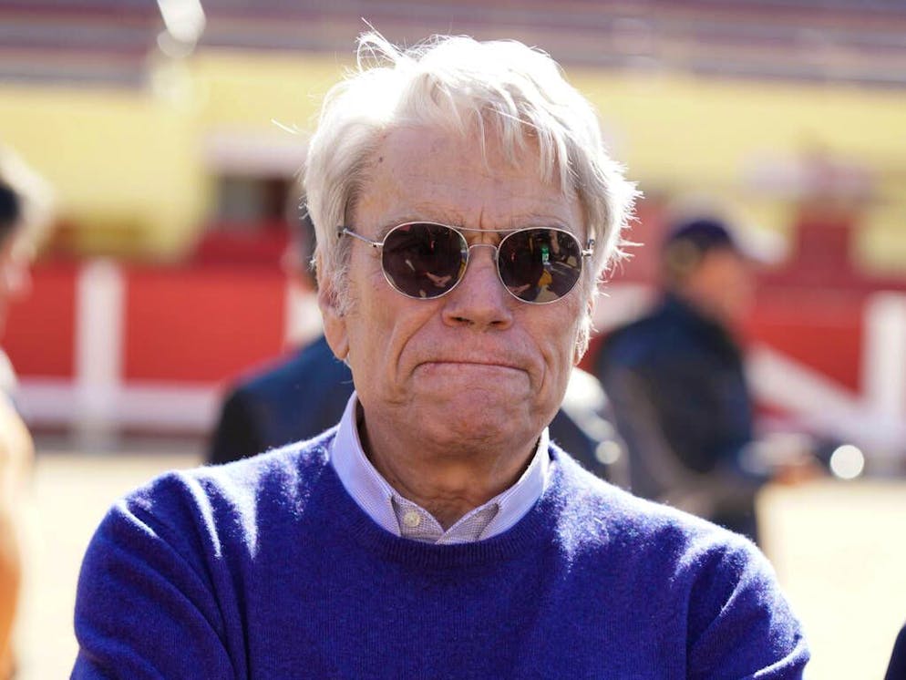 Bernard Tapie est atteint d'une tumeur derrière la tête, ainsi que d'un cancer de l'oesophage et un de l'estomac.