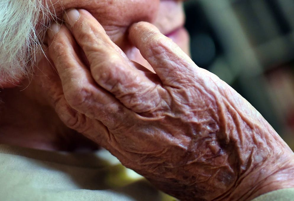 Cette étude clinique menée sur près de 1800 personnes suivies pendant 18 mois a confirmé une réduction de 27% du déclin cognitif des patients traités. (image d'illustration)