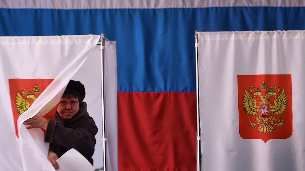 Russland hat gewählt – wie erwartet hat die Kreml-Partei «Geeintes Russland» bei der Duma-Wahl die absolute Mehrheit erreicht.