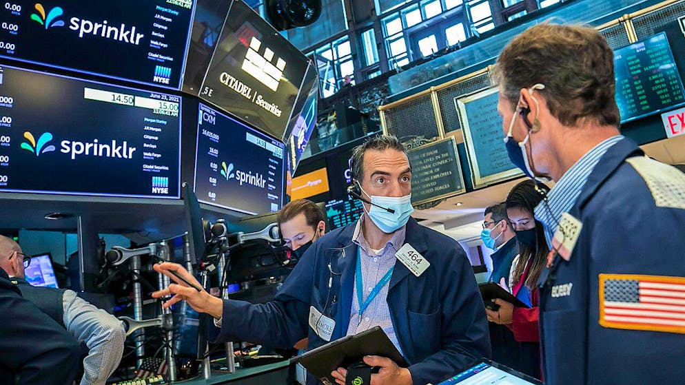 La Borsa di New York ha chiuso negativa. A Wall Street l'indice Dow Jones è calato dell'1,78%, il Nasdaq del 2,19,% e lo S&P 500 dell'1,70%.