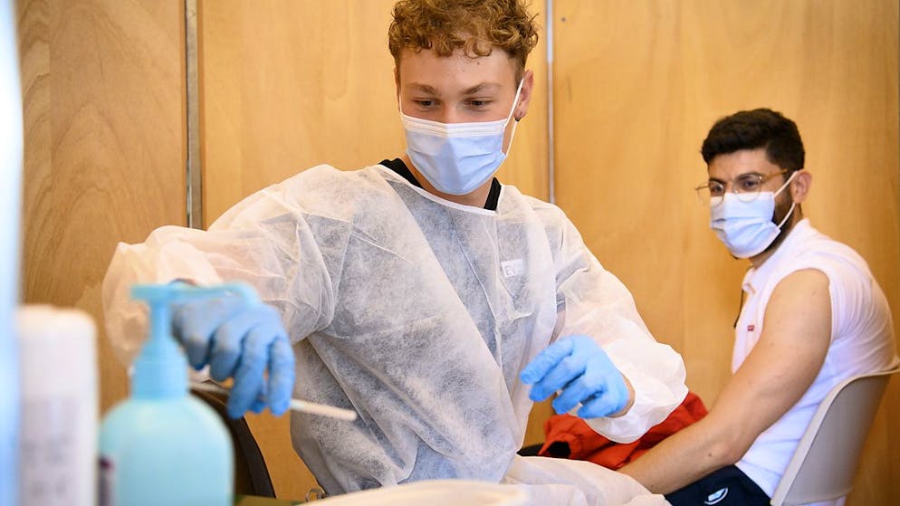 Des infrastructures ont été mises en place ces derniers jours pour vacciner la population, comme ici à l'Université de Lausanne.