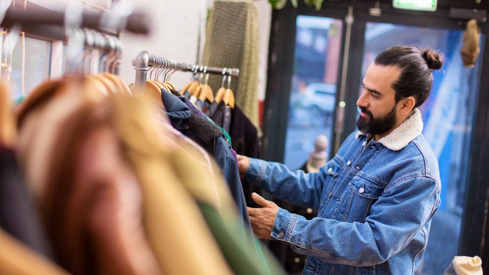 Auch bei den Kleidern ist Vintage angesagt. Und auch hier produzieren Modelabels neue Kleider, die aussehen, als wären sie 60 Jahre alt. Dabei ist die Schweiz ein Schlaraffenland grossartiger Secondhandläden.