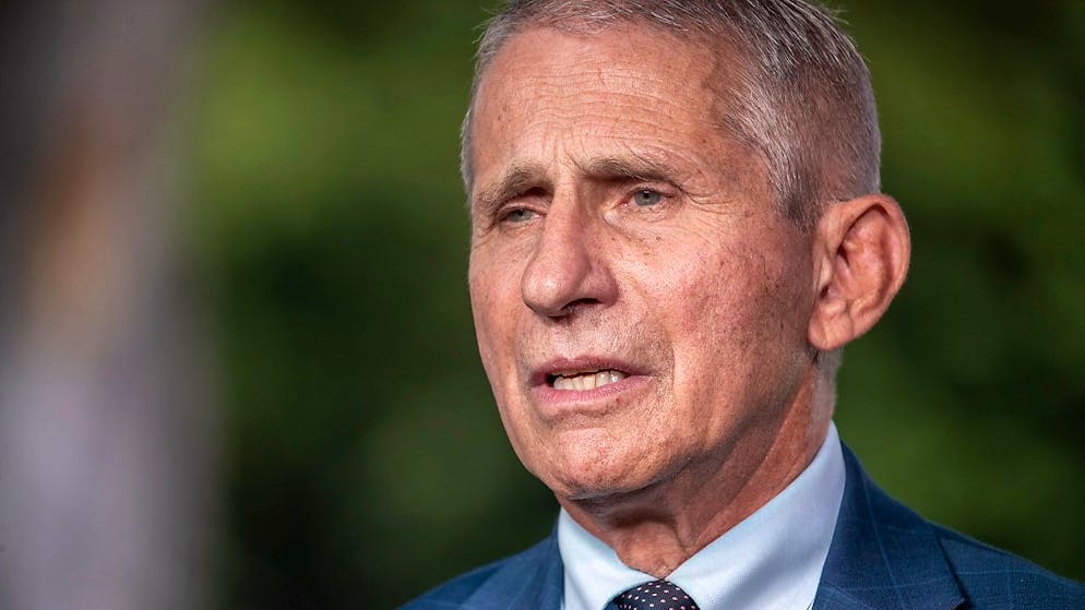 Il virologo statunitense Anthony Fauci è stato intervistato dalla CNN sulla mancata approvazione generale della terza dose di vaccino Pfizer