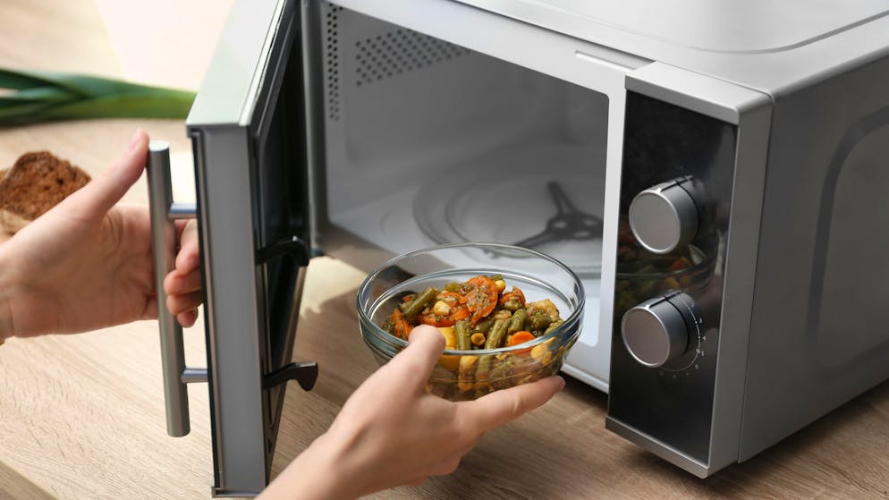 Le contrôle de santé. Quel est le danger réel de cuisiner au micro-ondes ?