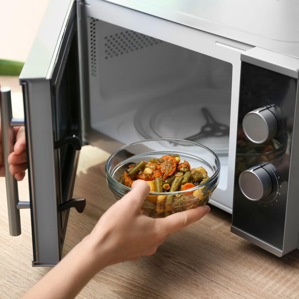 Le contrôle de santé. Quel est le danger réel de cuisiner au micro-ondes ?