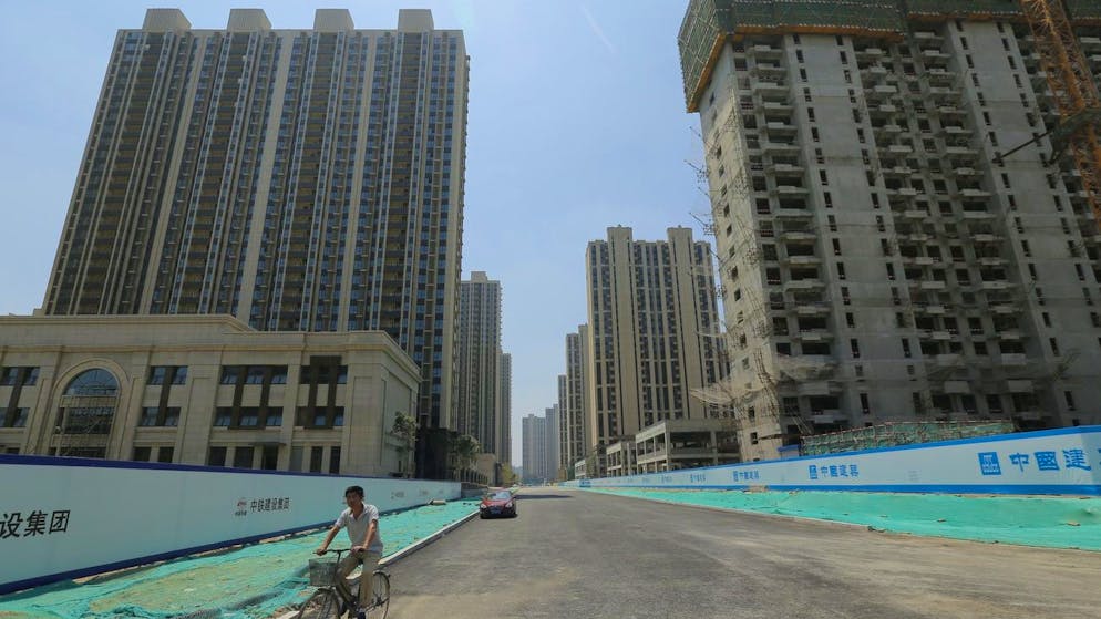 epa06036597 A man rides bicycle at a construction site in Beijing, China, 19 June 2017. Property market in major Chinese cities continued to stabilize the government authorities implemented a string of measures to control price hikes. House prices in 70 large- and medium-sized Chinese cities rose 0.7 percent in May from the previous month, according to the National Bureau of Statistics (NBS). EPA/WU HONG
