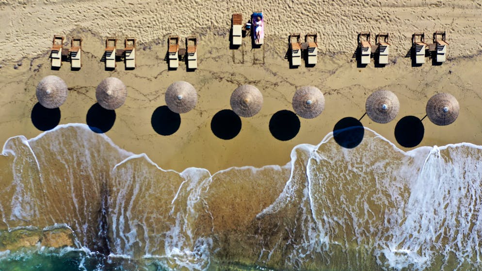 In den Herbstferien noch einmal an den Strand? Das ist möglich, aber mit bestimmten Voraussetzungen verbunden.
