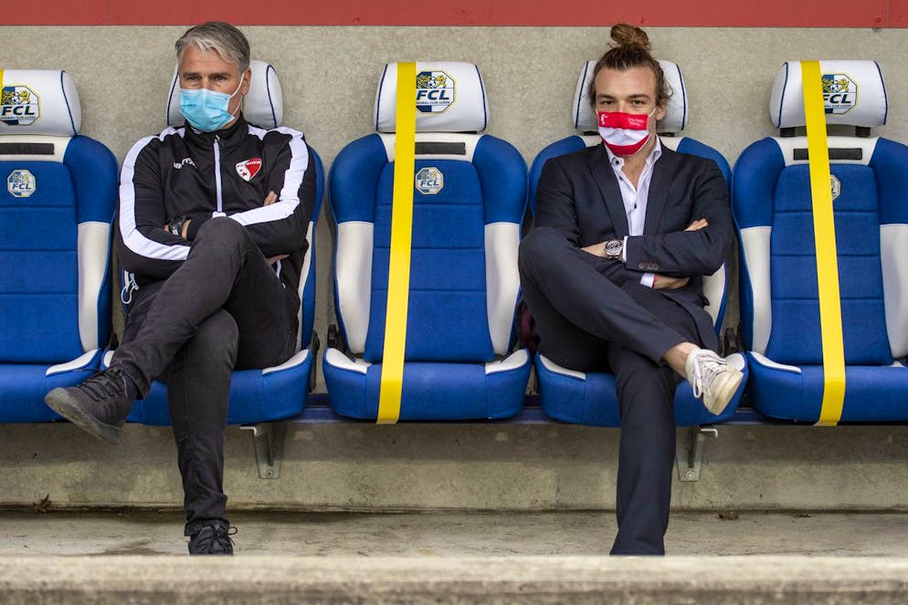 Marco Walker (sinistra) allenatore del Sion e Barthelemy Constantin, direttore sportivo della formazione vallesana nonchè figlio del presidente Christian Constantin