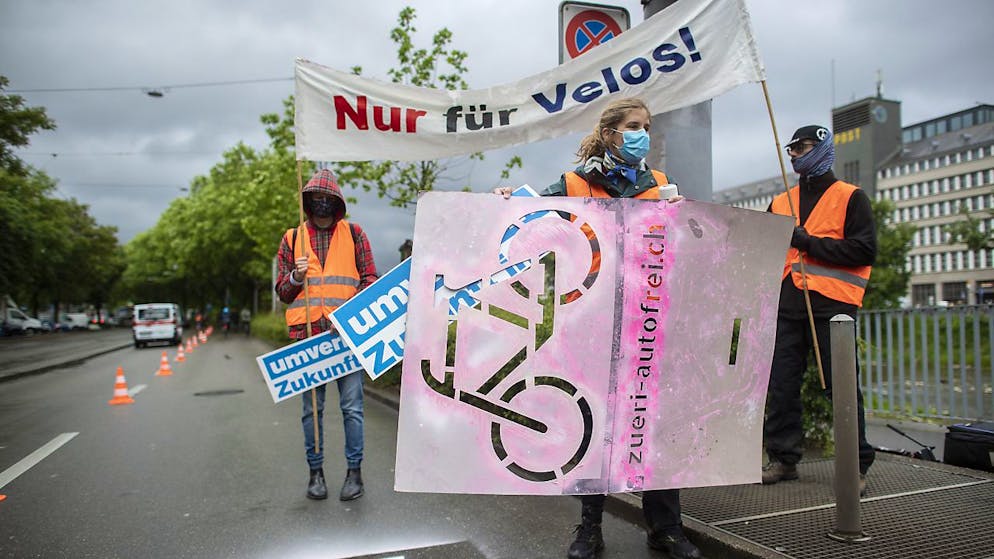 Die Aktion auf der Gessnerallee am 14. Mai 2020 war ein Verstoss gegen das damals geltende Veranstaltungsverbot in der Covid-Verordnung, hat das Bezirksgericht Zürich am Montag entschieden. Es verurteilte zwei Teilnehmer.