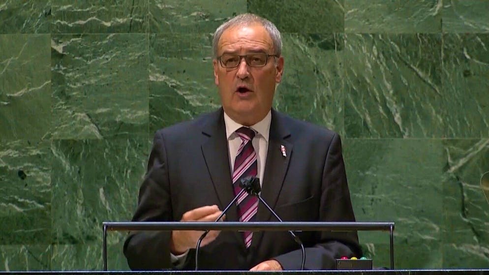 "Difendiamo il multilateralismo basato sulle regole", ha detto il presidente della Confederazione Guy Parmelin ai leader riuniti a New York aggiungendo che la Svizzera si impegna per un'ONU efficace ed efficiente e ne sostiene le riforme.