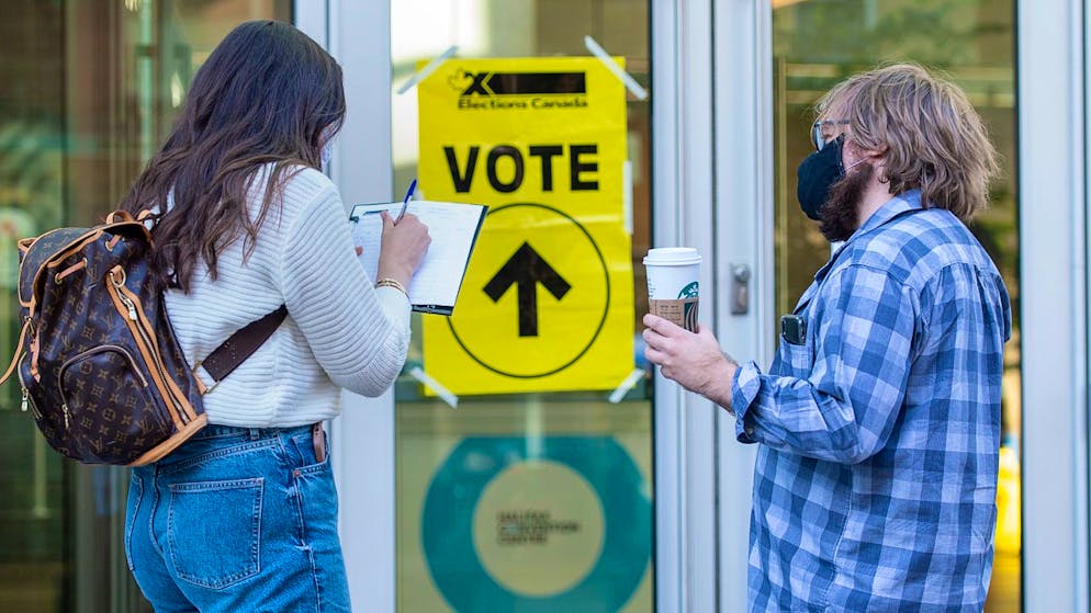 Ein Wahllokal in Halifax. Foto: Andrew Vaughan/The Canadian Press/AP/dpa - ACHTUNG: Nur zur redaktionellen Verwendung und nur mit vollständiger Nennung des vorstehenden Credits